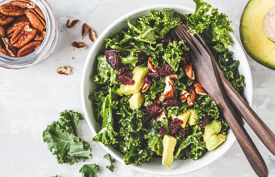 Rezept: Grünkohl-Frucht-Nuss-Salat | cerascreen